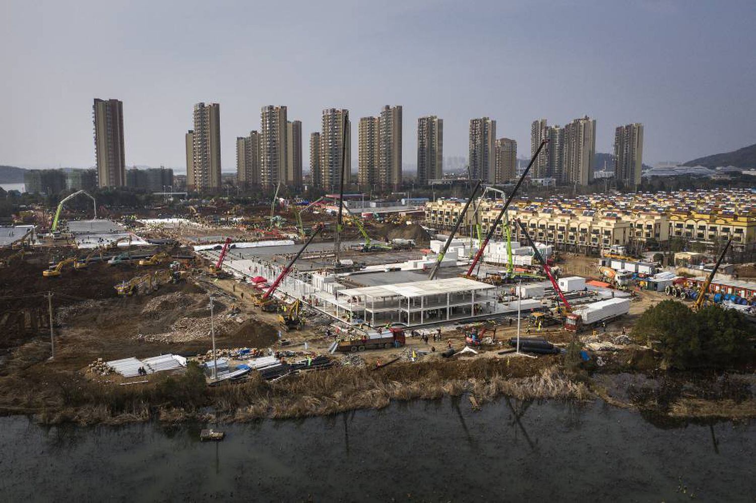O procedimento não é muito diferente dos hotéis que foram fabricados na Espanha para a Expo 92, ou das escolas de emergência que ainda trabalham em Valência. Em todos esses casos, o fundamental é a modularidade.