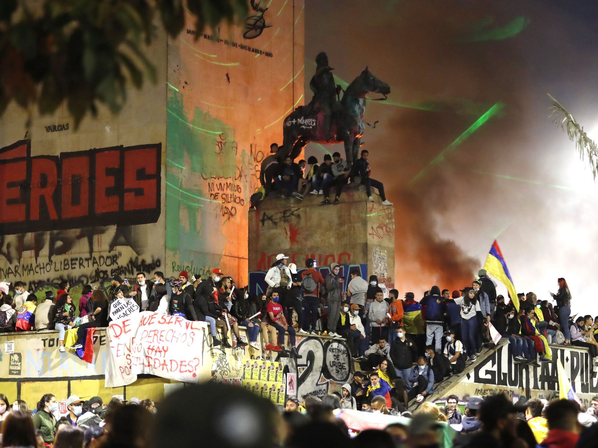 Vídeo de pessoas dentro de sacos plásticos foi feito em protesto na  Colômbia, não no Afeganistão - Internacional - Estado de Minas