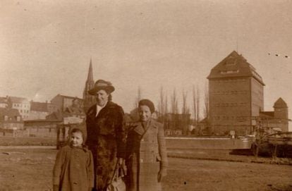 Bärbel Schreiner, com sua mãe e seu irmão em Demmin em 1944.