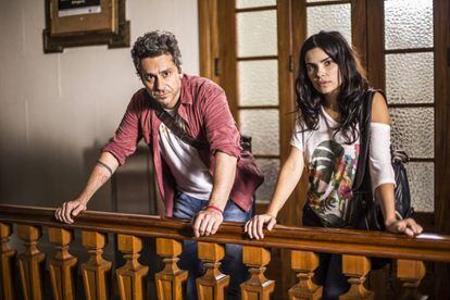 Alexandre Nero e Vanessa Giácomo nas gravações de 'A Regra do Jogo'.
