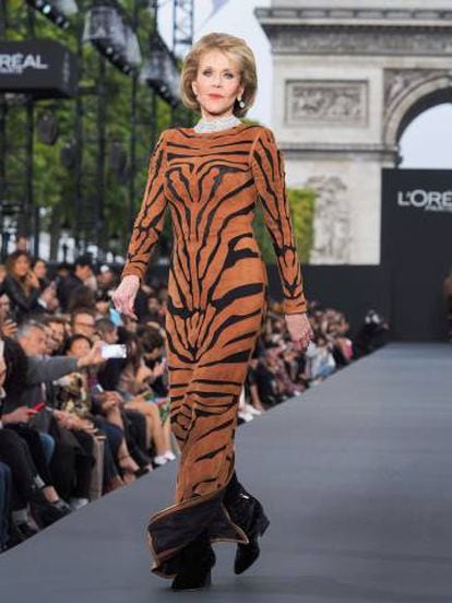 A atriz Jane Fonda no desfile da L'Oreal em Paris em outubro.