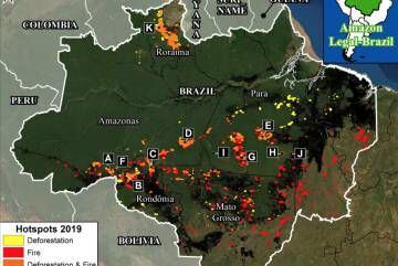 O mapa mostra a sobreposição de áreas de desmatamento e focos de incêndio na Amazônia em 2019. As áreas alaranjadas mostram que pelo menos 125.000 hectares (o equivalente a 172.000 campos de futebol) de floresta foram derrubados ao longo de 2019 e depois queimados em agosto.