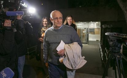 Ángel Hernández sai em liberdade depois de prestar depoimento por um crime de cooperação ao suicídio.