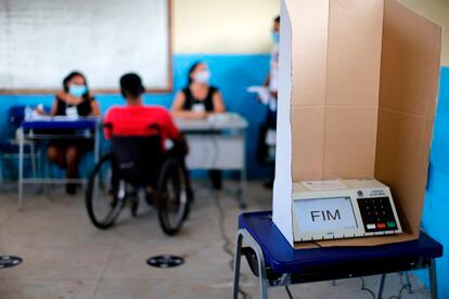 Urna eletrônica em seção de votação em Igarapé-Miri, no Pará, em novembro de 2020.