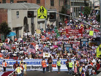 Marcha pelos direitos dos imigrantes nos EUA, em Los Angeles.