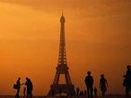La torre Eiffel de París mide 320 metros de alto y se inauguró en 1889, durante la Exposición Universal.