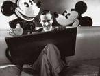 Walt Disney con Mickey y Minnie Mouse en una imagen para la edición estadounidense de la revista 'Vanity Fair', en 1933. |