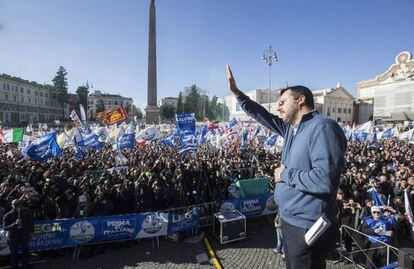 Matteo Salvini, no ato que convocou em seu apoio na praça do Povo de Roma em dezembro.