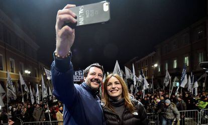 Matteo Salvini com a candidata da Ligaem Emilia Romana, Lucia Borgonzoni.