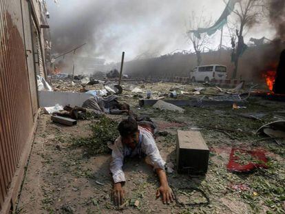 Explosão de caminhão-bomba deixa pelo menos 80 mortos e 350 feridos em Cabul
