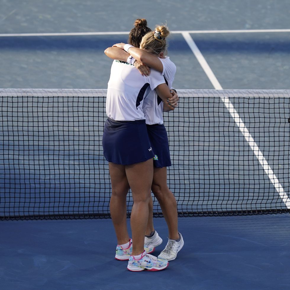 Stefani e Pigossi vencem e igualam melhor marca do Brasil no tênis em  Olimpíadas - 28/07/2021 - Esporte - Folha