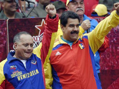 O presidente da Assembleia venezuelana, Diosdado Cabello, acompanha Nicolás Maduro em um comício.