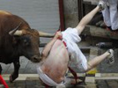 Três feridos no primeiro dia da corrida de touros no popular festival de Pamplona.