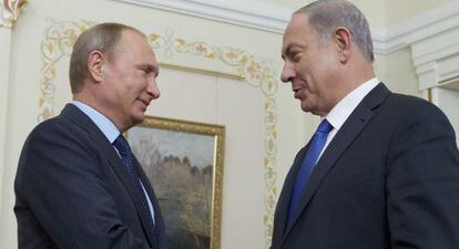 Vladímir Putin e Benjamin Netanyahu, na segunda-feira em Moscou.
