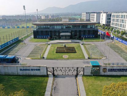 Vista aérea das instalações de treinamento do Jiangsu FC, depois que o clube anunciou o fim de suas operações.