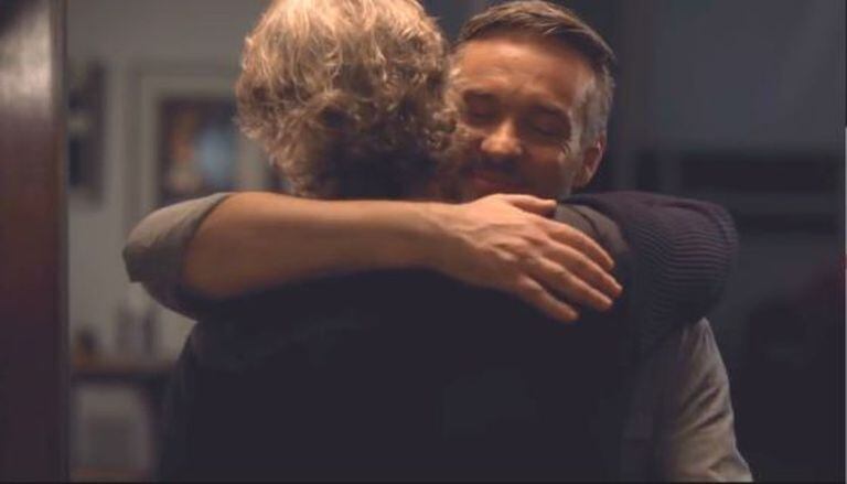 Casal gay em propaganda de O Boticário.