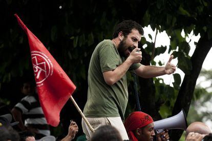 Guilherme Boulos durante uma manifestação.