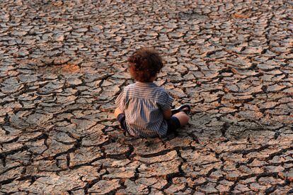 Criança em área afetada pela seca nos arredores de Tegucigalpa (Honduras).