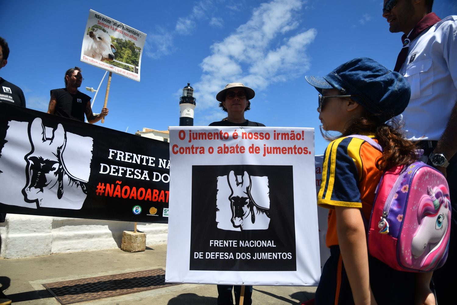 Manifestação da Frente Nacional de Defesa dos Jumentos no Farol da Barra, em Salvador. 