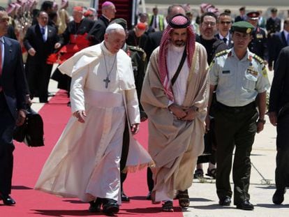 O papa recebido pelo príncipe Ghazi da Jordânia.