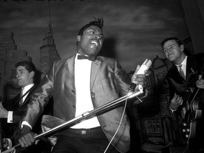 Ícone do rock, Little Richard morreu neste sábado aos 87 anos. Na foto, ele realiza um show no Hamburg Star Club, em 1962