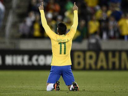 Gabriel celebra gol nom amistoso contra o Panamá.