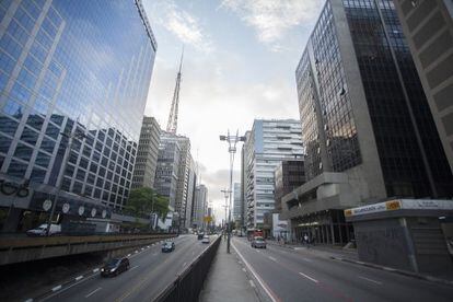 Avenida Paulista, o símbolo de São Paulo, vazia.