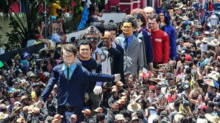 Bonecos gigantes homenageiam políticos como Jair Bolsonaro e Sergio Moro no Carnaval de Olinda, em Pernambuco.
