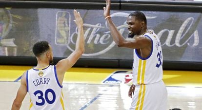 Curry e Durant, os grandes destaques do jogo.