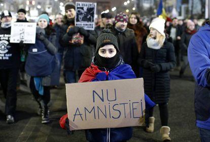 Manifestantes na capital da Romênia.