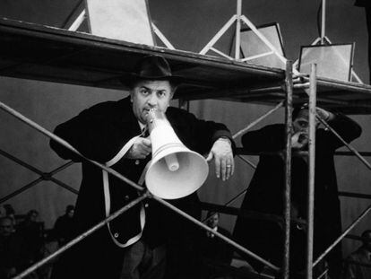 O cineasta italiano Federico Fellini.