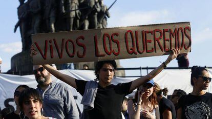 Protesto em Guadalajara pelos três estudantes