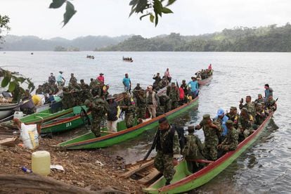As FARC usaram 100 barcos para chegar às zonas veredais, onde entregarão as armas.