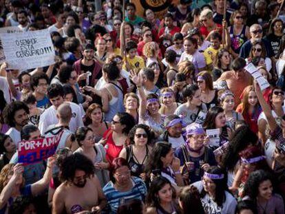 Centenas de milhares de pessoas se uniram a protestos em 65 cidades, segundo coletivos que ajudaram a organizar os atos. Em São Paulo, ato foi do Largo da Batata à Paulista