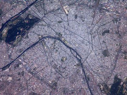 Panorâmica de Paris realizada pelo astronauta Alexander Gerst.