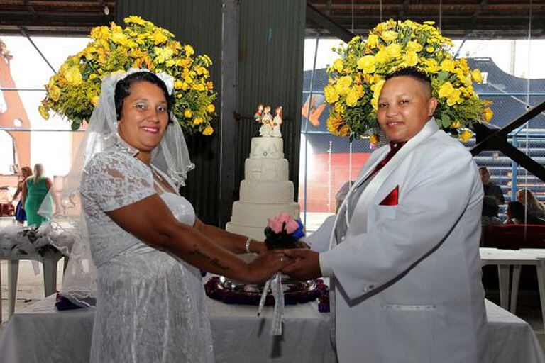 Casal em cerimônia no Rio. / Clarice Castro/ GERJ
