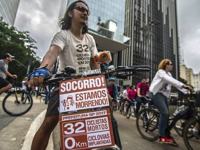 Bicicletada contra violência no trânsito em São Paulo.