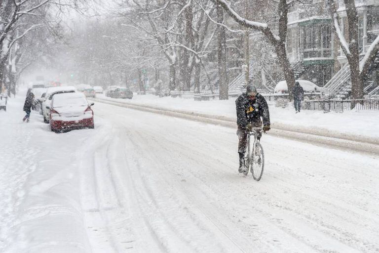 Ciclista em Montreal, no Canadá.