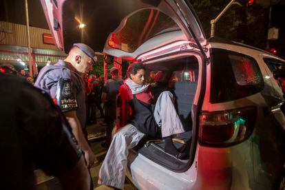 Manifestantes é detida após ato do MPL em São Paulo.