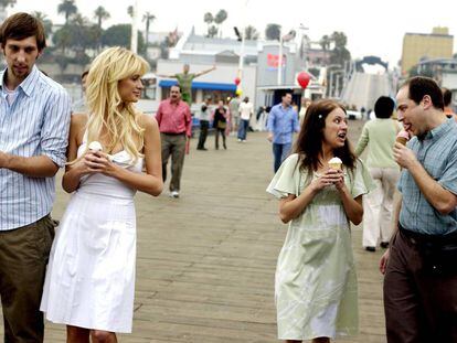 Joel Moore, Paris Hilton, Christine Lakin e Adam Kulbersh na comédia de 2008 'A Gostosa e a Gosmenta'.