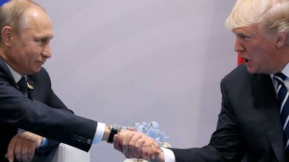 Trump e Putin durante reunião oficial