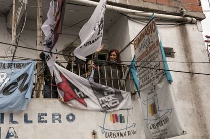 A ex-presidenta Cristina Kirchner inaugura um estúdio de televisão em Villa 31