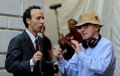 O diretor Woody Allen com o ator-diretor Roberto Benigni na filmagem de 'Para Roma com amor'.
