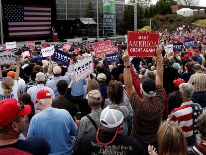 Seguidores de Trump em um comício na Carolina do Norte em 14 de outubro.