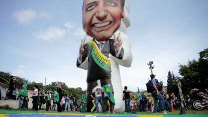 Ato em apoio ao candidato Jair Bolsonaro em frente ao hospital onde ele está internado, em São Paulo, no dia 16 de setembro