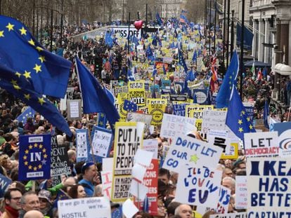 Milhares de britânicos se manifestam em Londres para pedir segundo referendo do Brexit