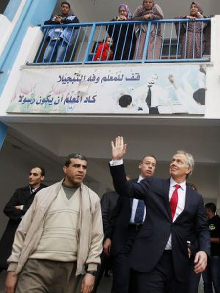 Blair em uma escola de Gaza, em fevereiro.