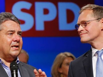 O vice-chanceler e líder social-democrata, Sigmar Gabriel, e o prefeito de Berlim, Michael Müller, após a divulgação dos primeiros resultados das eleições de domingo.