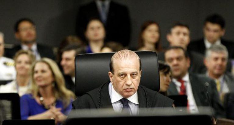 Relator Nardes durante a sessão do TCU.