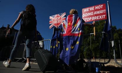 Em foto, protesto contra a suspensão do Parlamento, nesta quinta-feira em Londres